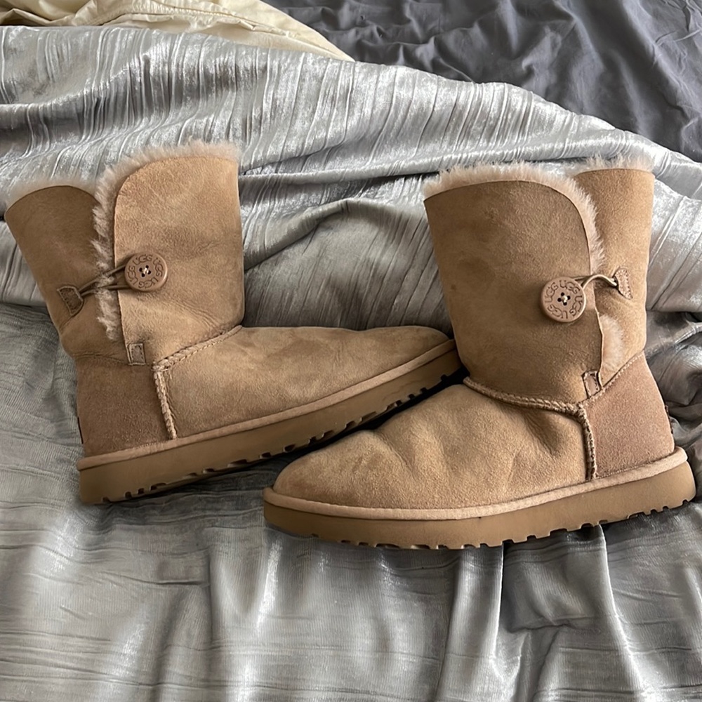 Ugg Bailey Button